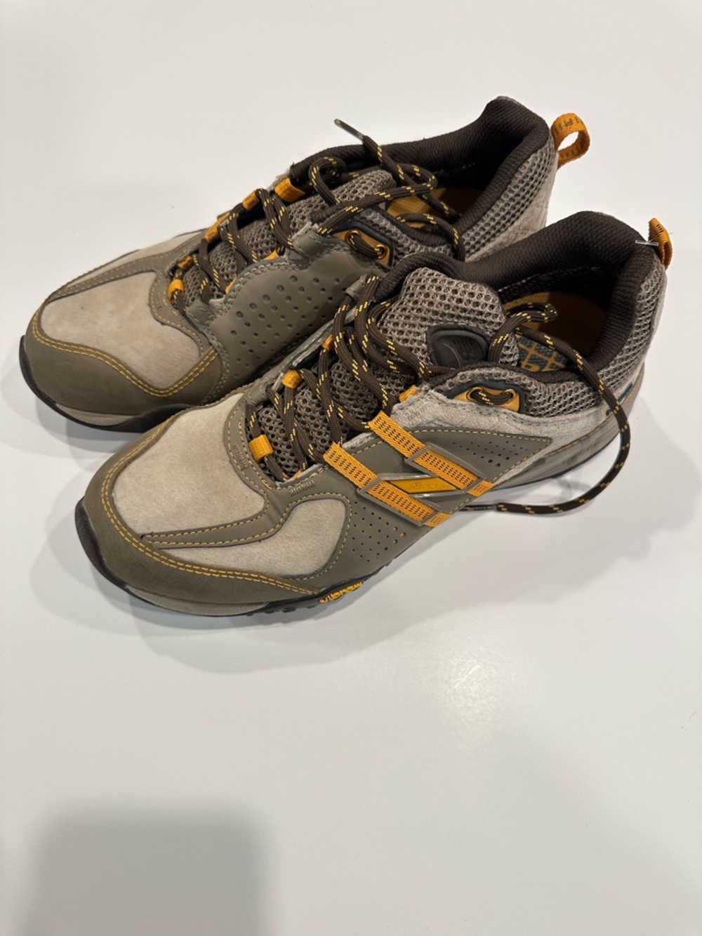 Men's vibram Trail Sneakers in Gray and Yellow - Lightweight Outdoor Shoe
